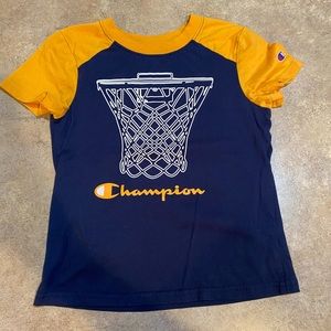Boys Champion T-shirt size 5/6